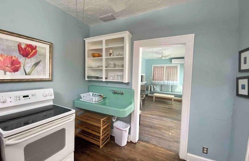 Gulfport Apartment | Gulfport 1BR-Semi-Private Beach
