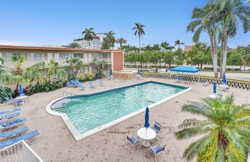 Hallandale Beach Apartment | Hallandale Beach Pool Hollywood North Beach Park
