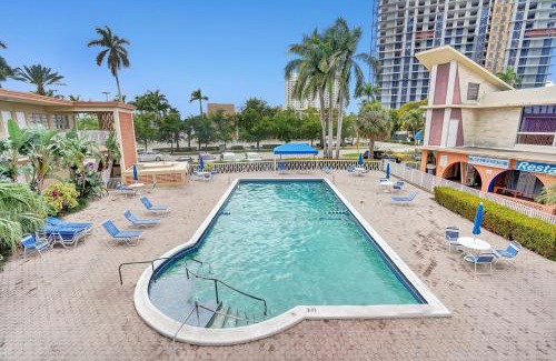Hallandale Beach Apartment | Hallandale Beach Pool Hollywood North Beach Park