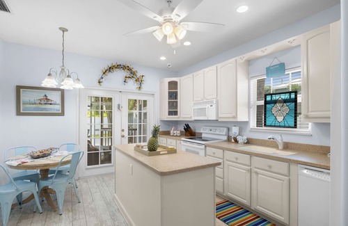 Anna Maria House | Havana Cay- Adorable cottage- only 4 houses from beach