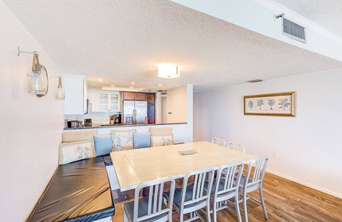 North Redington Beach Apartment | Hear The Waves! 3/3, Heated Pool & Hot Tub - 305