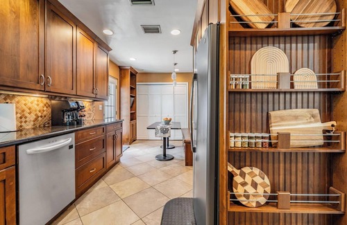 Beach Park House | Heated pool, arcade, 6 TVs, 4-bedroom house with AC, WiFi in brilliant Tampa