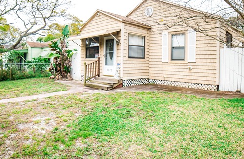United Central House | Heated Pool House w/ Hot Tub near Downtown St Pete and Beaches!!!