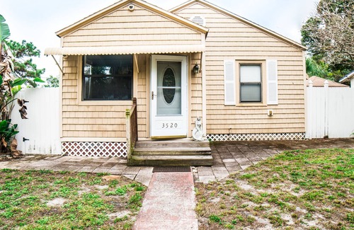 United Central House | Heated Pool House w/ Hot Tub near Downtown St Pete and Beaches!!!