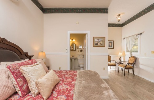 Micanopy Cabin | Herlong Mansion Bed and Breakfast Inn - Carriage House