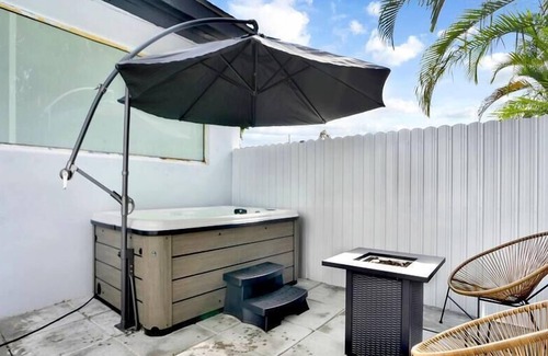 Liberty City House | Hidden Oasis Studio w/Hot Tub & Private Entrance