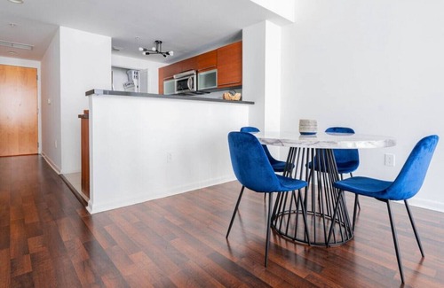 Downtown Miami Apartment | High-end & Chic in DWTN Miami 1BR Bayside Condo close to FTX Arena