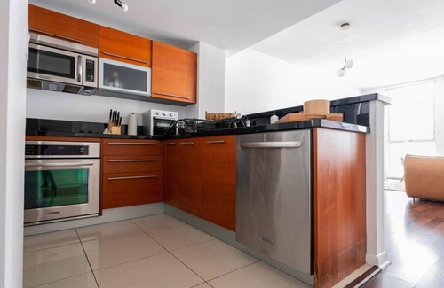 Downtown Miami Apartment | High-end & Chic in DWTN Miami 1BR Bayside Condo close to FTX Arena