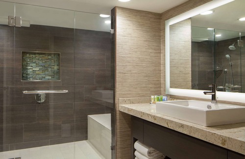 Carver City - Lincoln Gardens Hotel | Hilton Tampa Airport Westshore