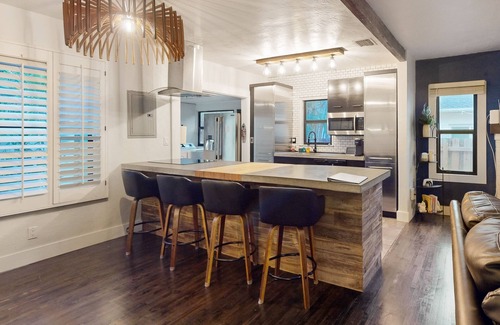 Poinciana Park House | Historic charmer with mini golf course, sauna & ping-pong