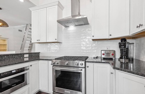 Laurel Park House | Historic Laurel Park Cottage