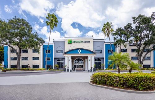 Highpoint Hotel | Holiday Inn Express Hotel Clearwater East - ICOT Center by IHG