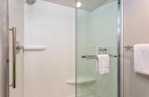Highpoint Hotel | Holiday Inn Express Hotel Clearwater East - ICOT Center by IHG