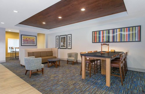 Silver Springs Hotel | Holiday Inn Express Hotel & Suites Silver Springs - Ocala, an IHG Hotel