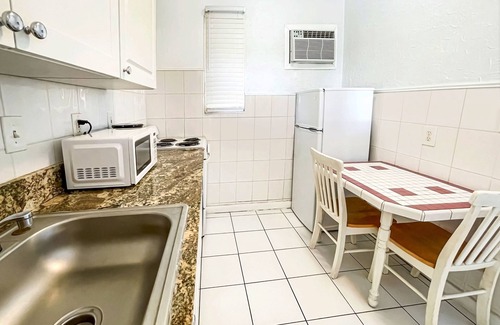 Hollywood Apartment | Hollywood Beach Swan