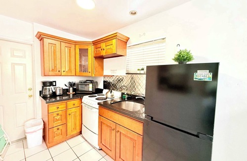 Hollywood South Central Beach Apartment | Hollywood Boardwalk Studio Fully Equipped Kitchen