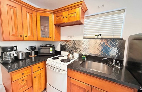 Hollywood South Central Beach Apartment | Hollywood Boardwalk Studio Fully Equipped Kitchen