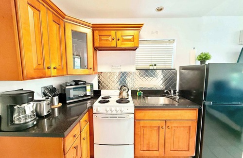Hollywood South Central Beach Apartment | Hollywood Boardwalk Studio Fully Equipped Kitchen