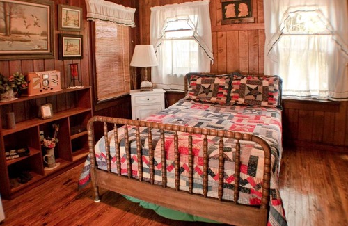 Fort McCoy House | House ∙ 1 bedroom ∙ 2 guests