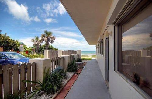 Crescent Beach House | House ∙ 2 bedrooms ∙ 4 guests