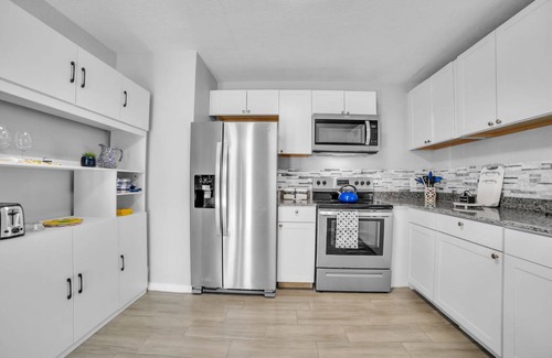 Plant City House | House ∙ 2 bedrooms ∙ 4 guests
