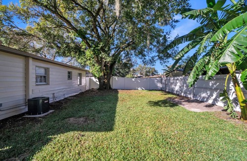 Plant City House | House ∙ 2 bedrooms ∙ 4 guests