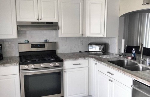 Englewood House | House ∙ 3 bedrooms ∙ 6 guests