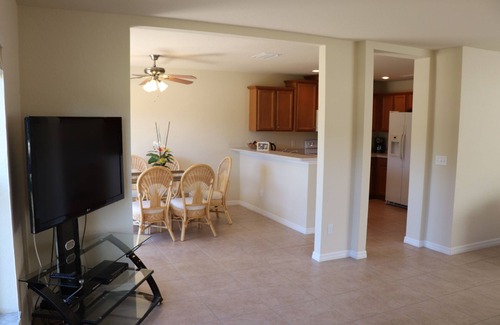 Venice House | House in gated community Stoneybrook/stunning pool/near beaches/golf/parks