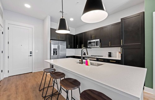 Oakford Park Apartment | Huge Stylish Apartment in Newest Part of Tampa!