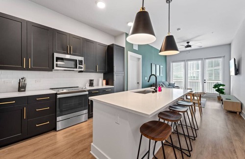 Oakford Park Apartment | Huge Stylish Apartment in Newest Part of Tampa!