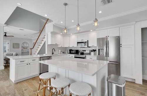 Siesta Key Village House | Huge Yard with Heated Pool, Steps to Beach - The Pool House