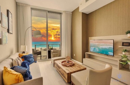 Hollywood South Central Beach Apartment | HYDE BEACH RESORT by Stay Sol