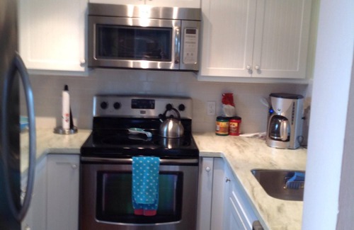 Old Naples Condo | Ideal Old Naples location. Walking distance to everything you'd need or want !