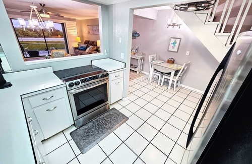Ormond-by-the-Sea House | Island Dream Getaway - Beachfront 2BR/2BA & Pool