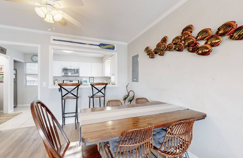 Fernandina Beach House | Island escape with ocean-view deck & steps to beach - snowbirds welcome