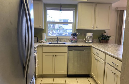 Fort Myers Beach Condo | Island House Beach Club 1B - Beautiful Beachfront Condo
