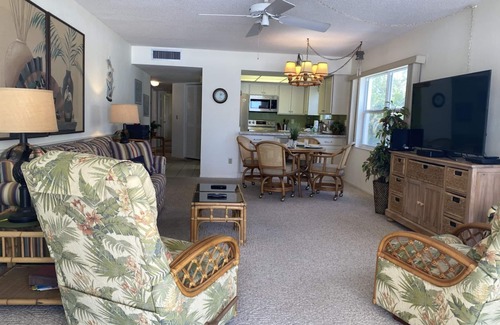 Fort Myers Beach Condo | Island House Beach Club 1B - Beautiful Beachfront Condo