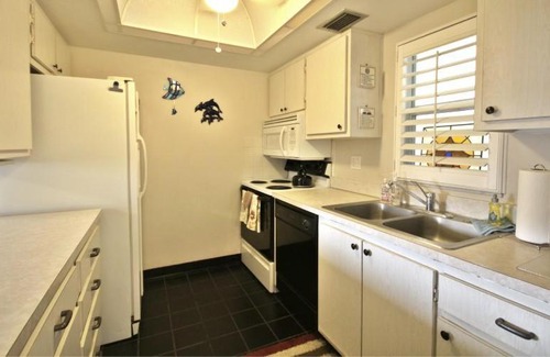 Fort Myers Beach House | Island House Beach Club 4A - Private condo with balcony