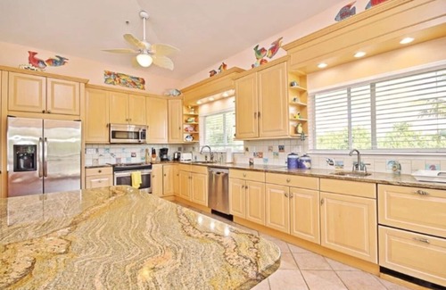Jose's Hideaway House | Island Queen, Luxury in Paradise, 200ft to Beach