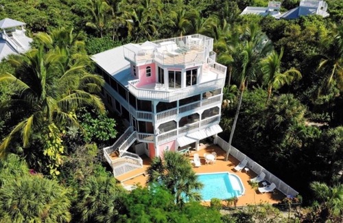 Jose's Hideaway House | Island Queen, Luxury in Paradise, 200ft to Beach
