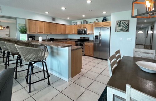 Indian Rocks Beach Condo | Island Sands- Beachfront on Indian Rocks Beach - Family Fav w/Pool!