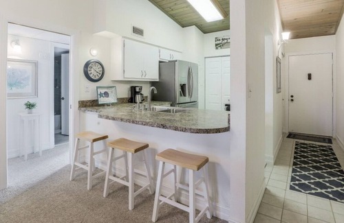 Marco Island Condo | Island-style condo w/ two heated pools & brief walk to beach