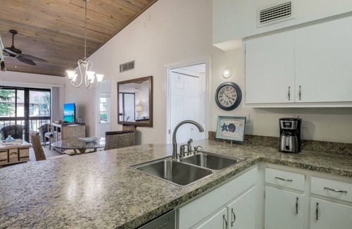 Marco Island Condo | Island-style condo w/ two heated pools & brief walk to beach