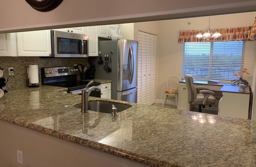 Jupiter Condo | Jupiter Bay Garden View Easy Walk to Carlin Park Beach, Shops, Restaurants&Fun