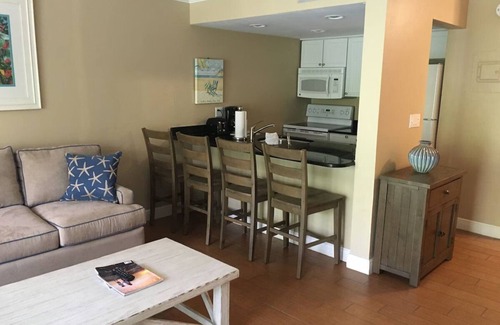Captiva Apartment | Just What You Were Looking For! Onsite Restaurant, Free Parking, Outdoor Pool
