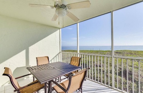 Captiva Apartment | Just What You Were Looking For! Onsite Restaurant, Free Parking, Outdoor Pool