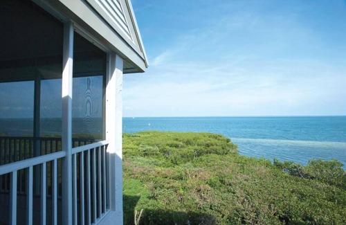 Captiva Apartment | Just What You Were Looking For! Onsite Restaurant, Free Parking, Outdoor Pool