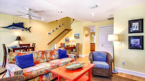 Truman Annex Apartment | Key West Casa by AvantStay Communal Pool BBQ Patio Near Duval Street Week Long Stays Only