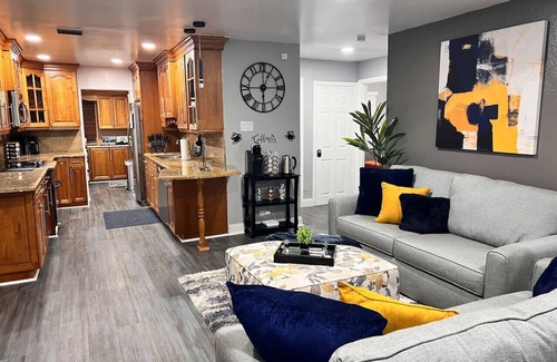 Miami Gardens House | King Bed, 3 miles to Stadium