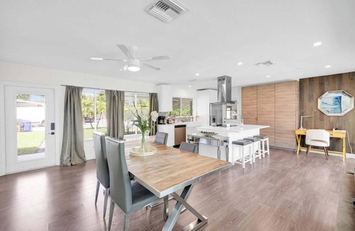 The Cove House | King Bed, Heated Pool, Hot Tub, BBQ, Putting Green